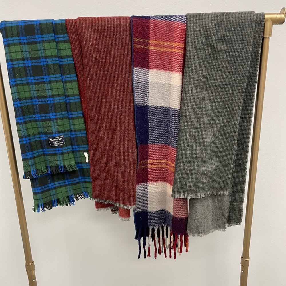 A lot of 4 scarves
